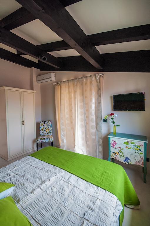 B&B I Fiori Del Mare อากรอโปลี ห้อง รูปภาพ